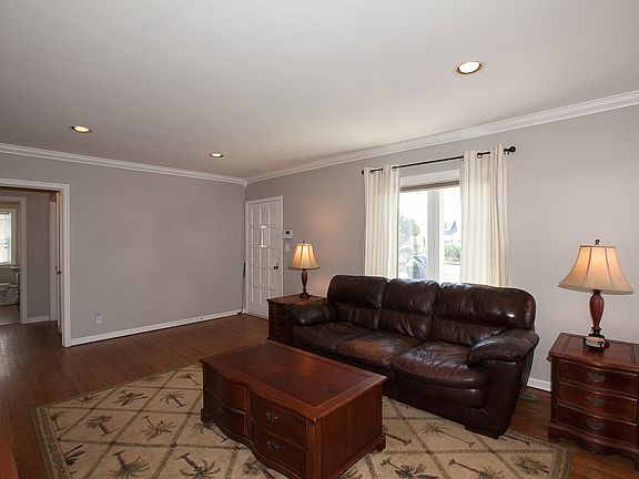 5th image of 1707 S Columbia Pl