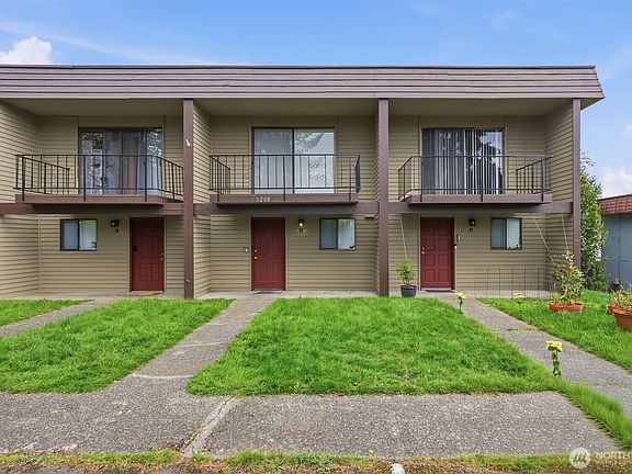 3rd image of 5208 188th Street SW