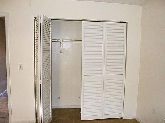 5th image of 215 Beach Ln #B