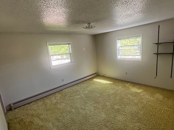 5th image of 1055 Cascade St