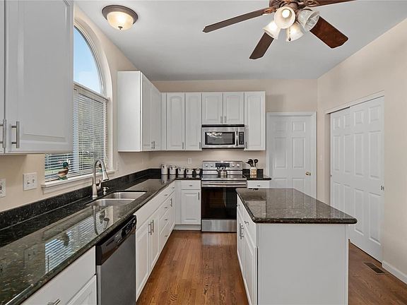 5th image of 361 Buckington St