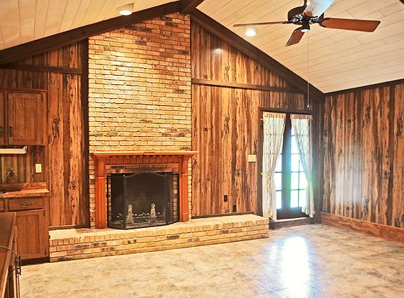4th image of 810 Oak Ln