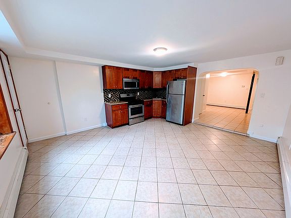 4th image of 88 Pioneer St Floor 1