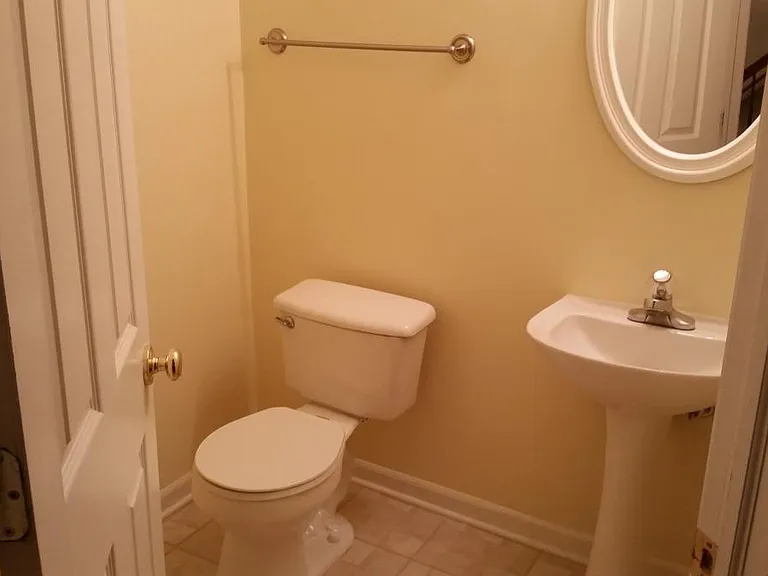 631 Winchester Ln — Photo 6