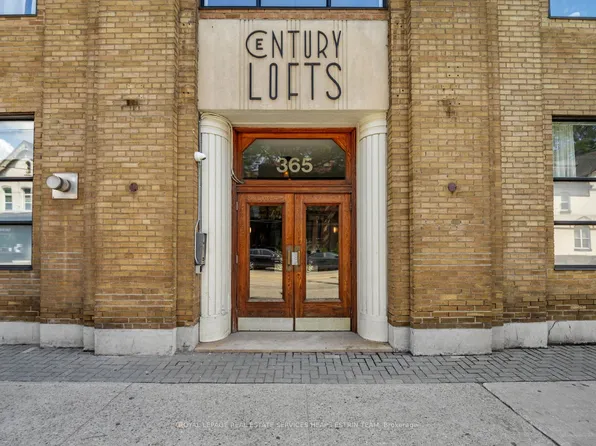 365 Dundas St E #207, Toronto, ON M5A 4R9
