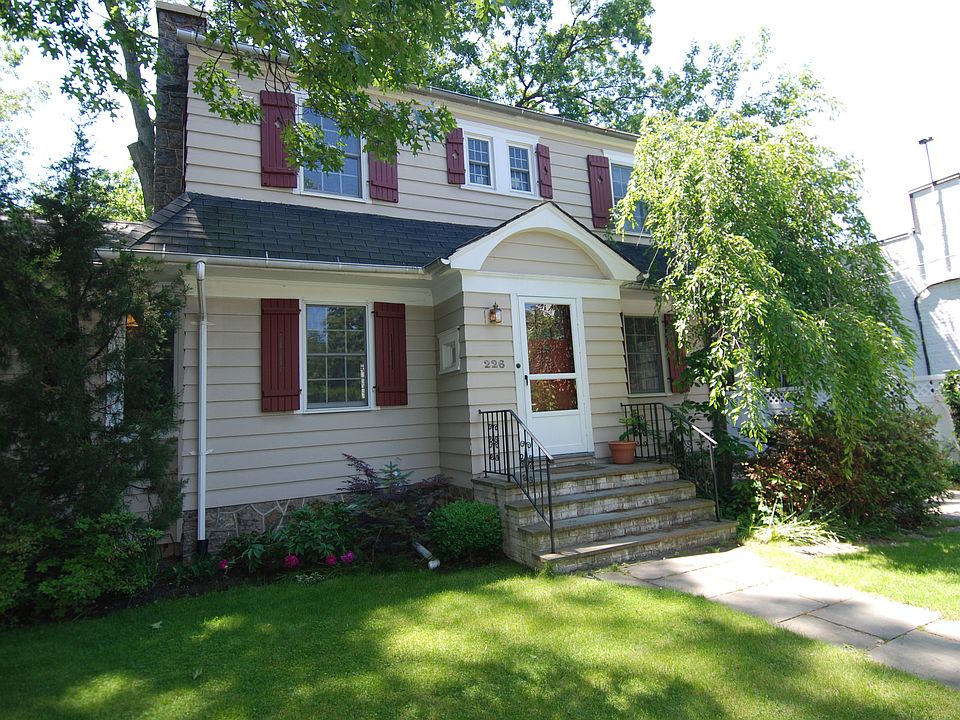 1st image of 226 Larchmont Ave
