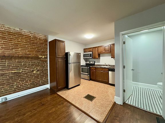 3rd image of 1322-1324 Eutaw Pl #1324