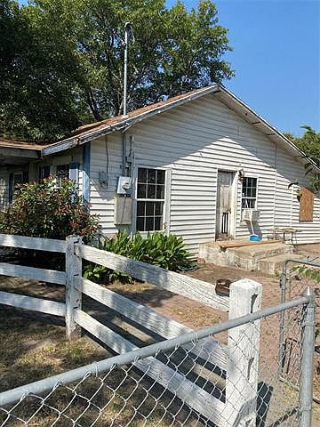 2nd image of 704 W 1st St
