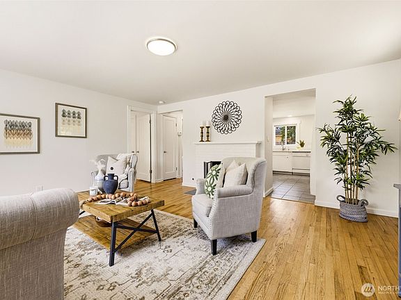 4th image of 2722 NE Blakeley Street