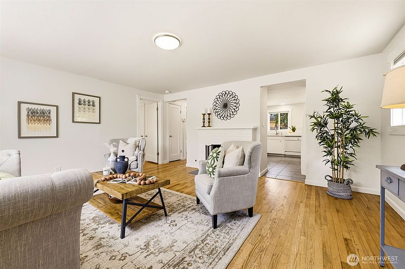 5th image of 2722 NE Blakeley Street
