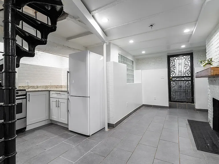 12 Minetta St #1 — Photo 5