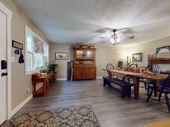 3rd image of 8 Cacapon Cir