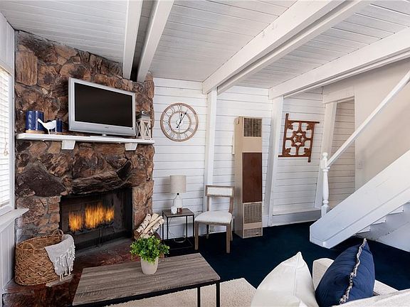 5th image of 372 Kern Ln