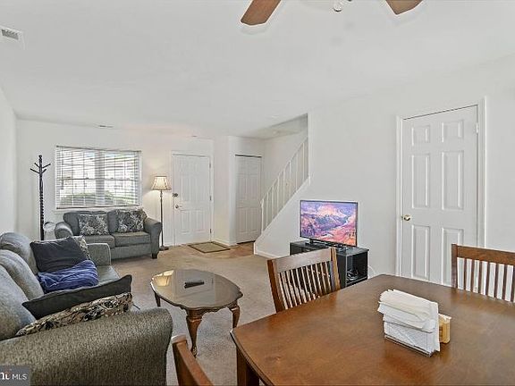 4th image of 925 Woodstock Ct #925