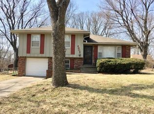 4908 Crescent Dr, Kansas City, MO 64133