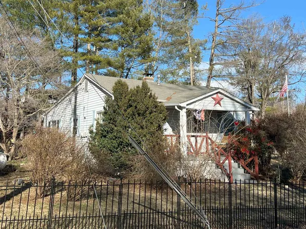 6 Misty Ridge Ln, Waynesboro, VA 22980