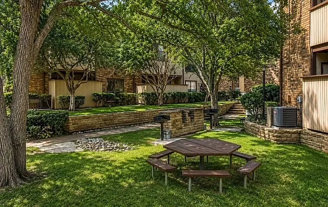 2 bed, 963 sqft, $1,650 — Photo 2
