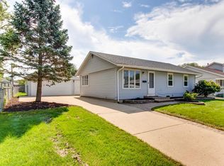 1323 N Green Meadows Blvd, Streamwood, IL 60107