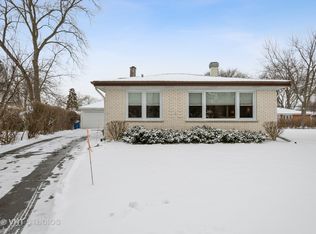 306 Alexis Ct, Glenview, IL