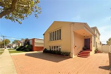 2613 East 65th Street