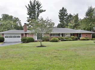 214 Travois Rd, Indian Hills, KY 40207