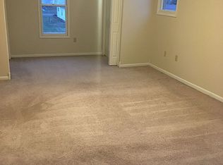 618 S Main St, Gilman, IL 60938