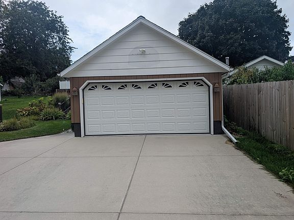 2nd image of 302 Maple Ave