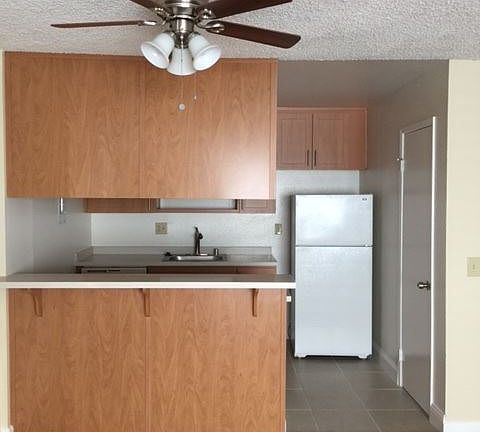 3rd image of 1627 H St APT 14