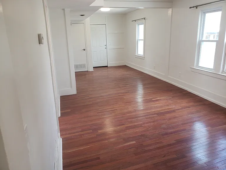 9 Elizabeth St #2 — Photo 1