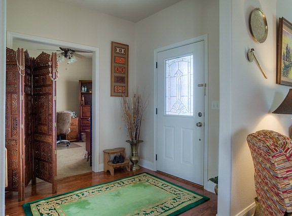 3rd image of 211 Canyon Creek Ln