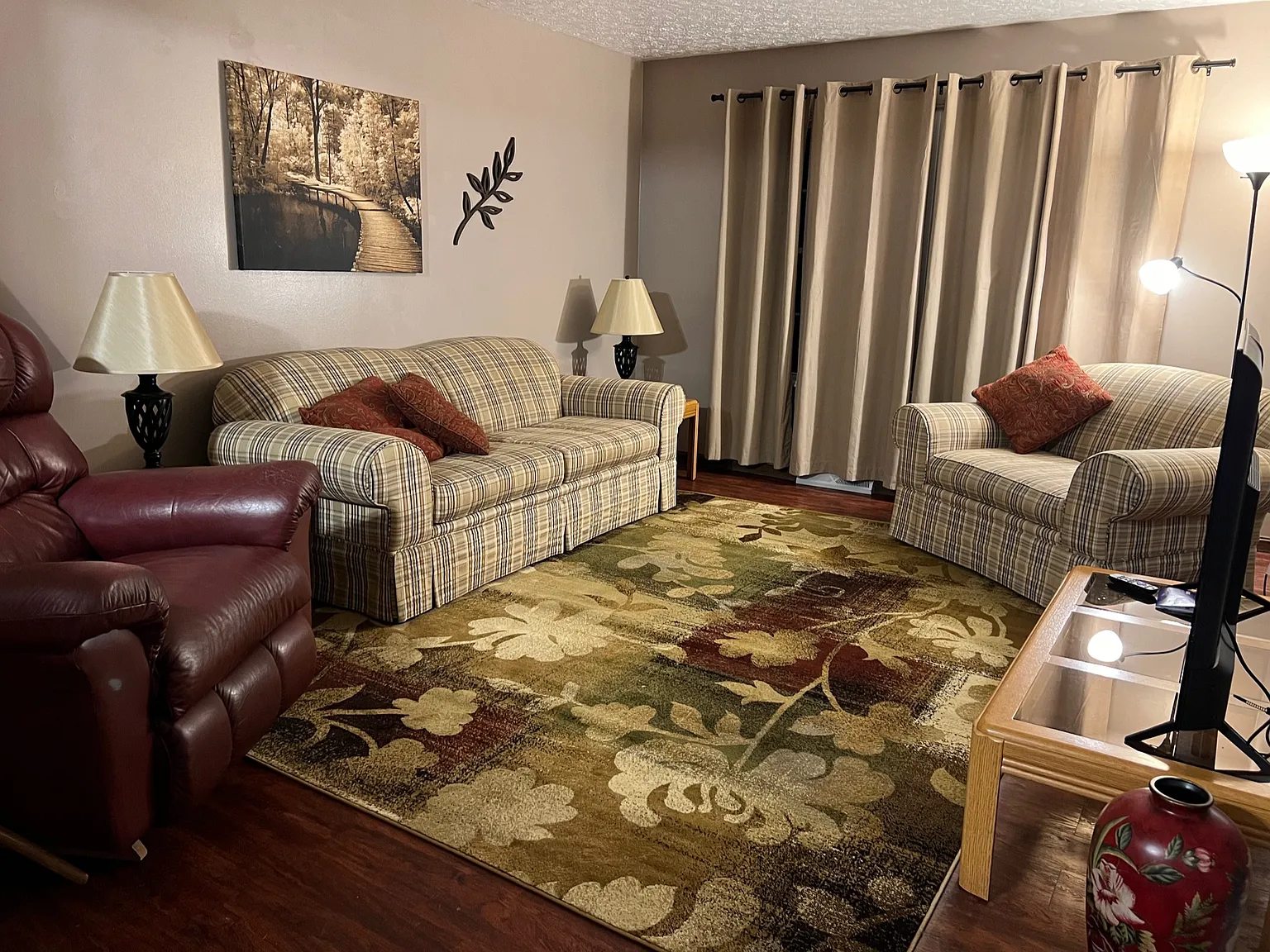 2 bed, 1.5 bath, 1100 sqft, $1,700 — Photo 3