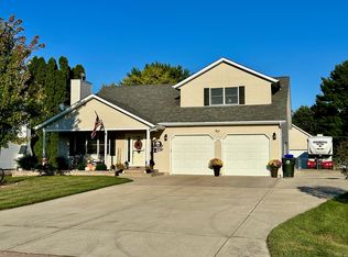 1854 Laverne Dr, Sandwich, IL 60548