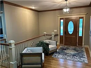 Custom-built home on 2 acres! — Photo 2