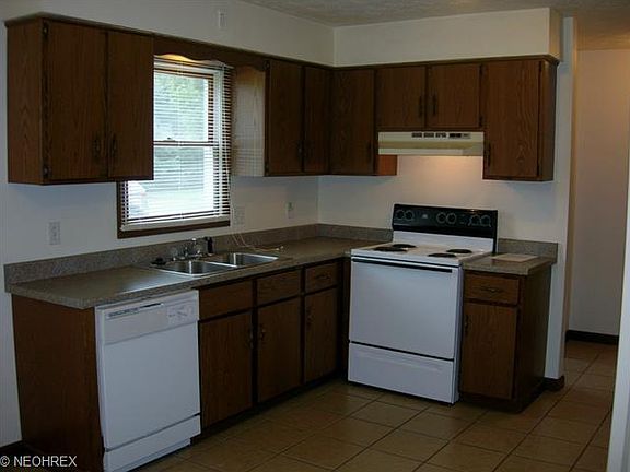 3rd image of 5001-5005 Winthrop Dr