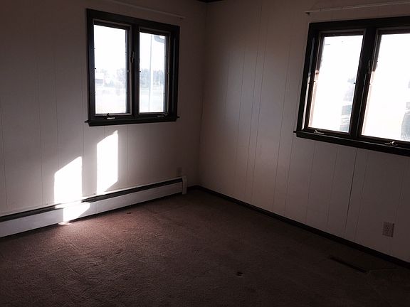 5th image of 16221 Ingersoll Ave N