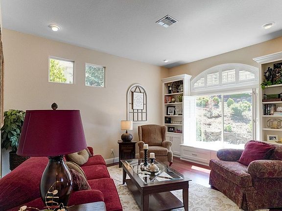 5th image of 4073 Plateau Cir