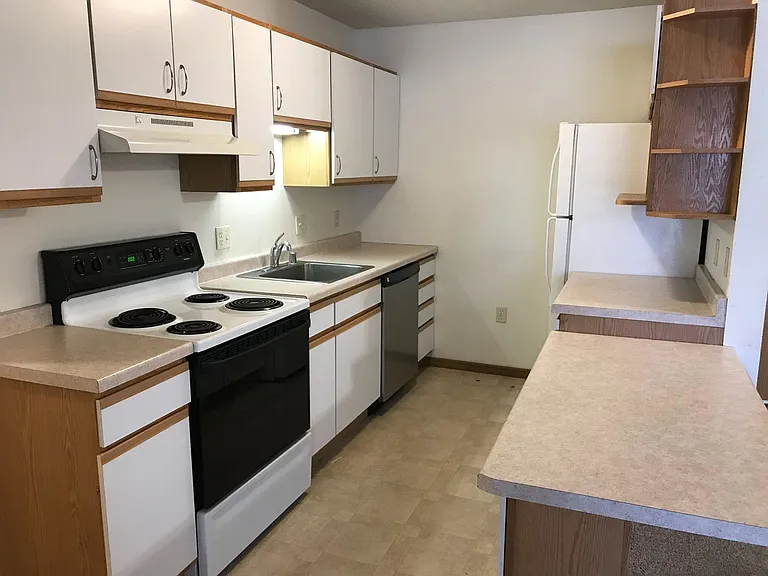 Murdock Apartments — Photo 28
