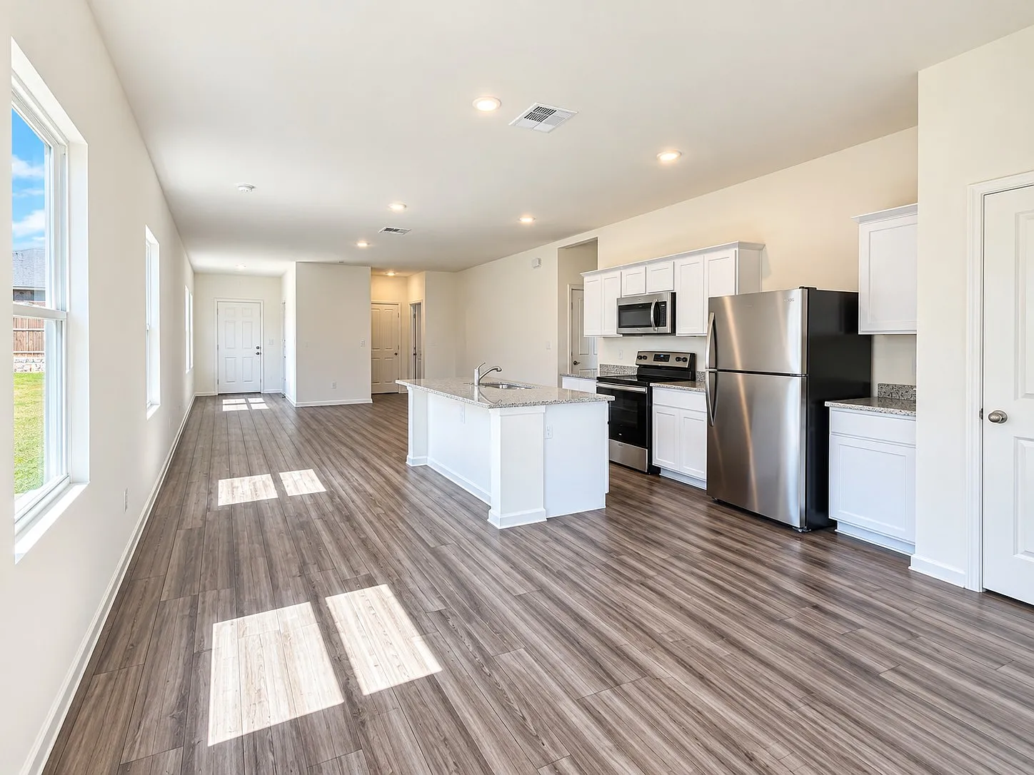 3 bed, 1412 sqft, $2,100 — Photo 2