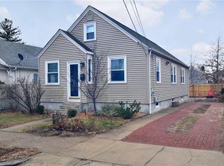 24 Metropolitan Rd, Providence, RI 02908