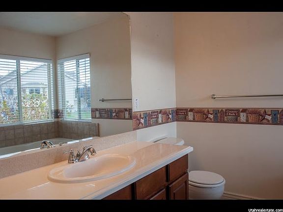5th image of 2176 N 2270th St W