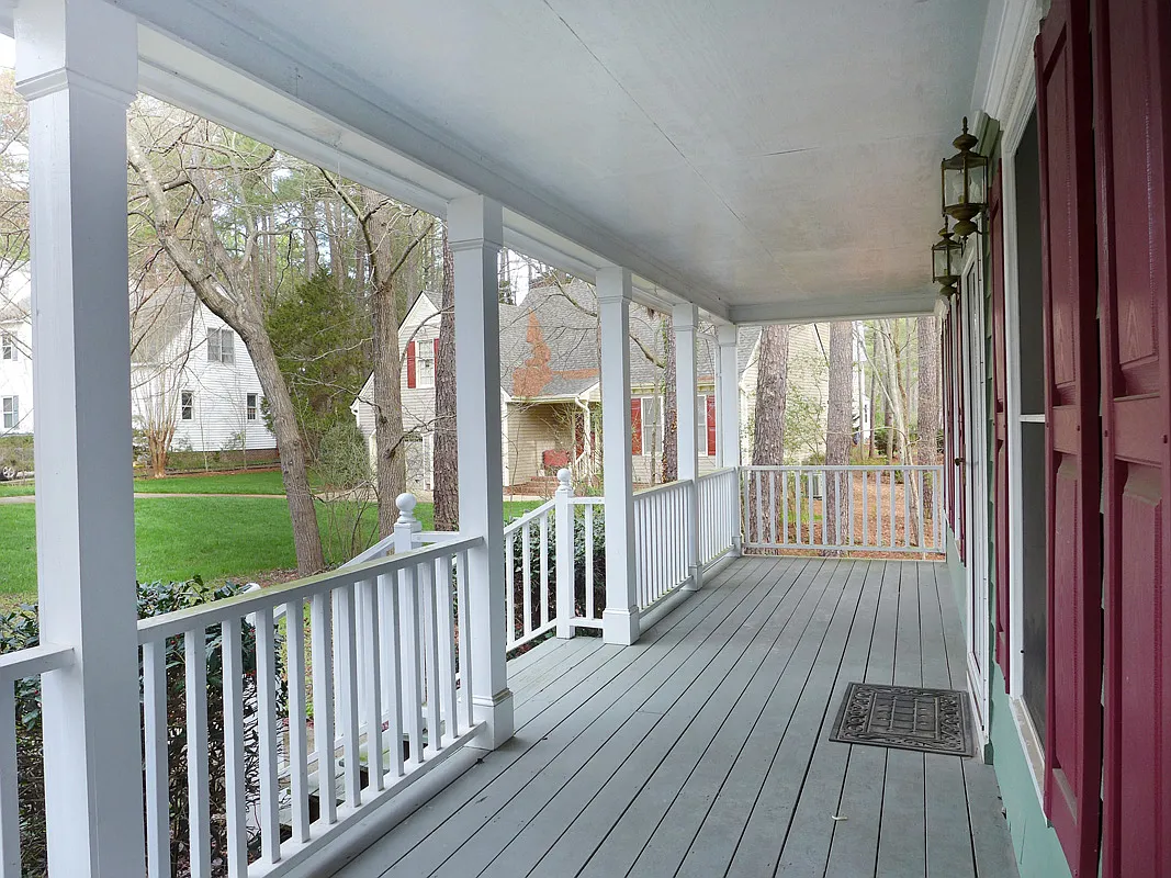 3 bed, 2.5 bath, 2245 sqft, $2,377 — Photo 2