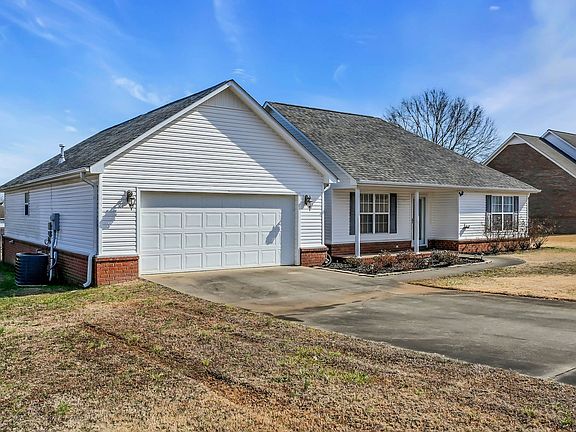 3rd image of 265 Cloverleaf Cir