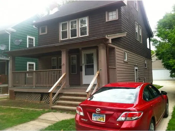 961 Caledonia Ave photo 1