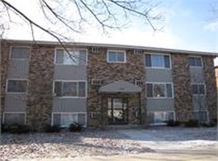 743 Jefferson Ave APT 4, Elgin, IL 60120