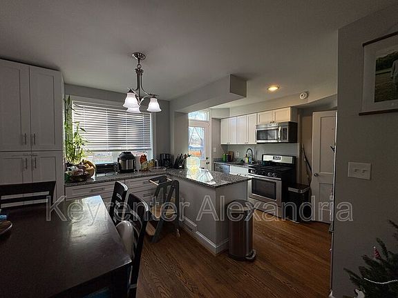 4th image of 105 Clifford Ave