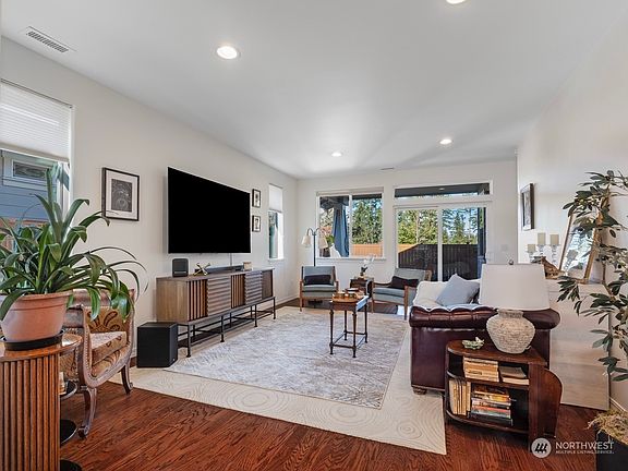 5th image of 8222 Vashon Drive