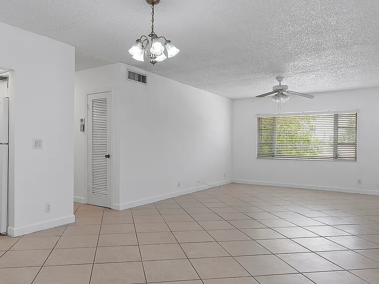 5700 NE 22nd Way #323 — Photo 3