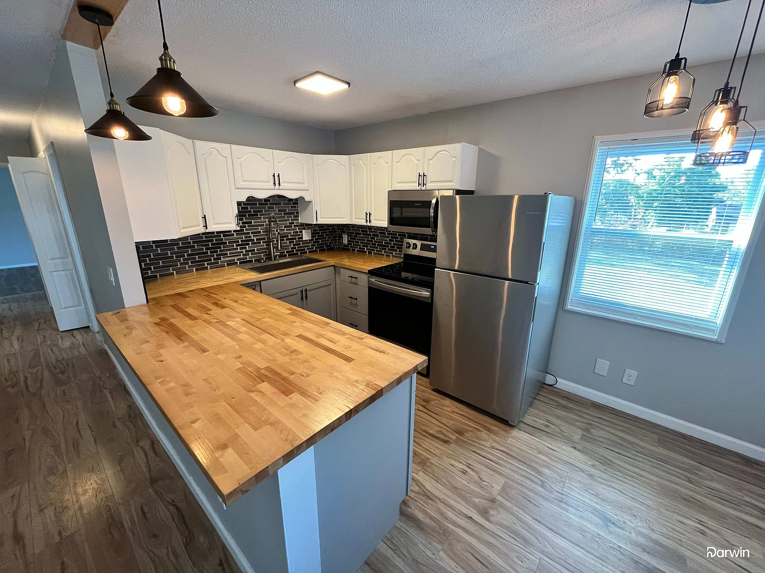3 bed, 2.0 bath, 1000 sqft, $1,955 — Photo 4