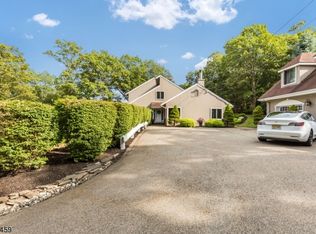 34 Rockburn Pass, West Milford, NJ 07480