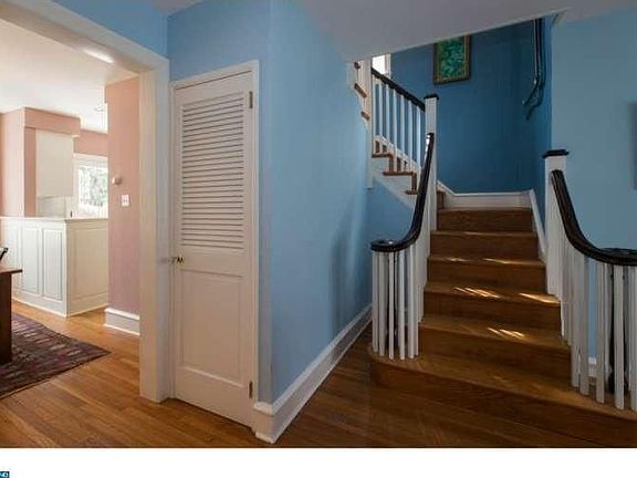 5th image of 32 W Evergreen Ave